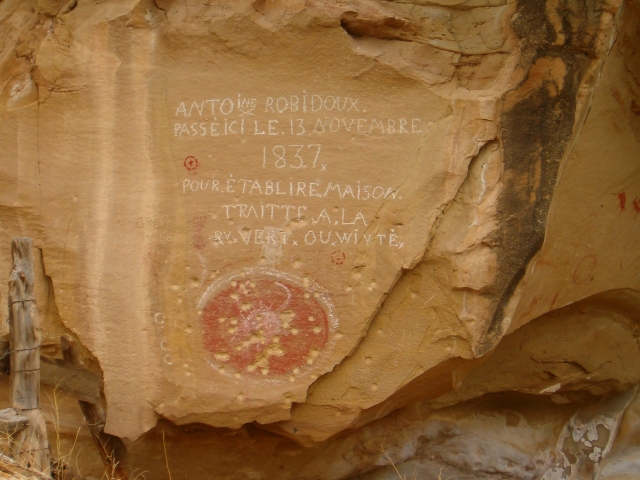 Antione Robidoux - rock inscription in Utah, USA. Photo taken 9/6/2006.

Antoine Robidoux - basculez linscription en Utah, Etats-Unis. Photo prise 9/6/2006.