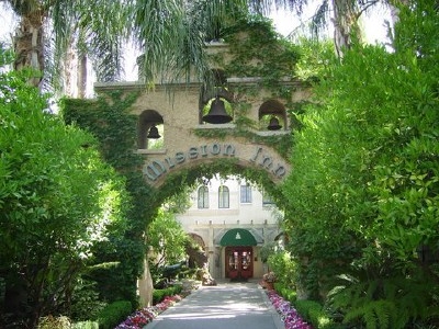 Entrance to the Mission Inn.

Courtesy of cousin Jeannine Nagler.
