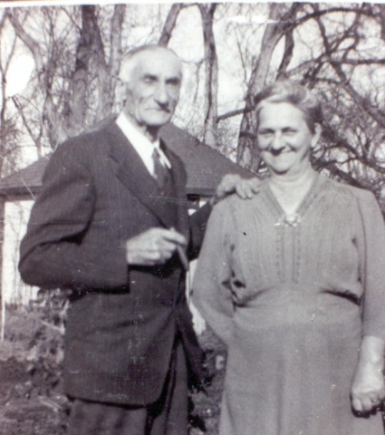 My great-grandparents, Dieudonne Robidoux (9E3j2b1c2) and his wife Graziella Lamothe, Manitoba.