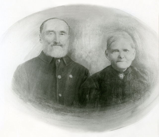 1900 Robideaux, Magloire (7E34g4) and Nancy Lenz his second wife, abt 1900 519 Repaired.jpg.

Photo courtesy of John Winterhalten.