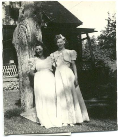 Sybil Caroline Robideau (11D21a4a2ca) and her sister Margaret Alma Robideau (11D2h1a4a2c2). Prom photo.

Photo courtesy of cousin Betty Haslett.